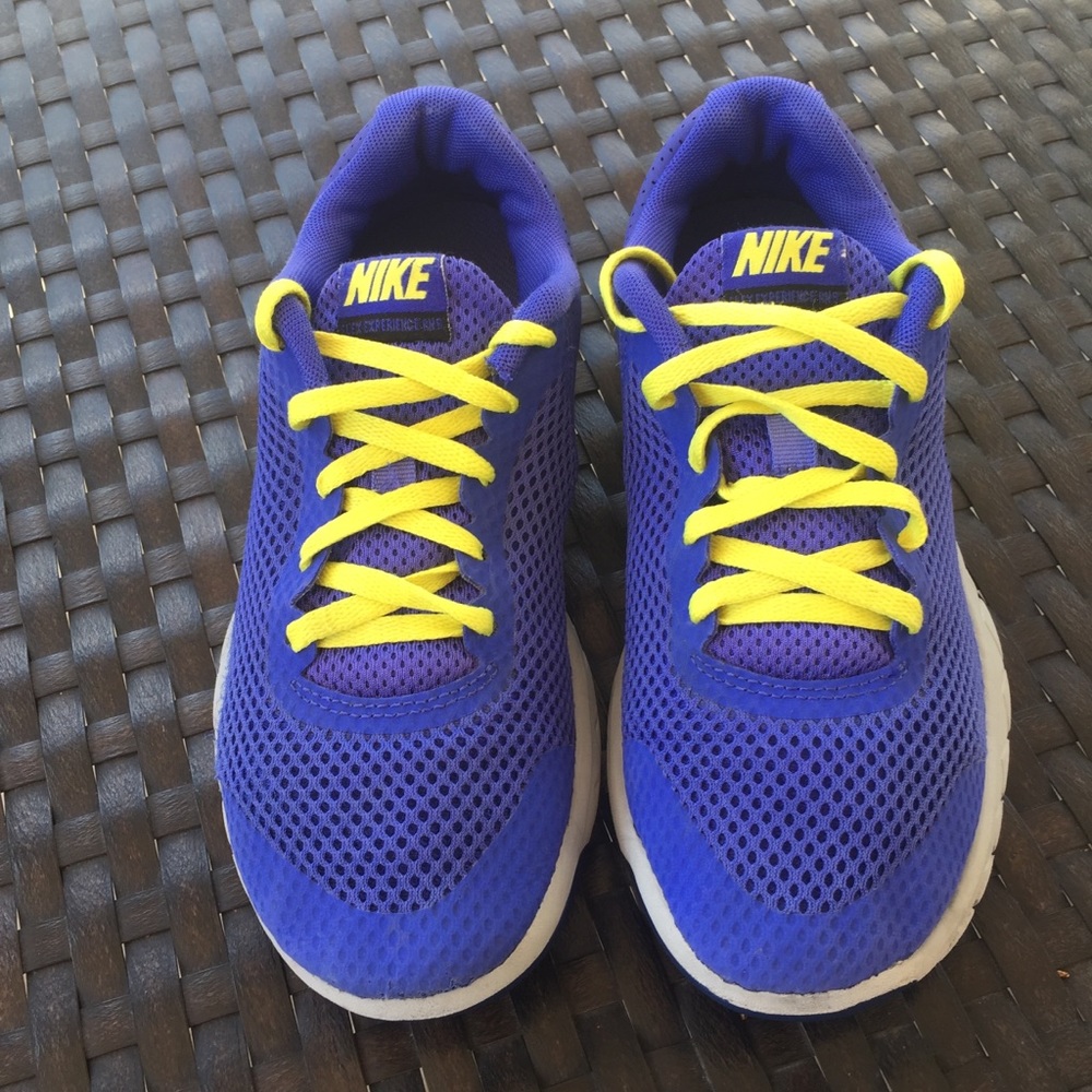 Nike boys tennis shoes 4.5
